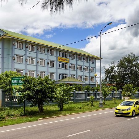 Sunrise Hotel Dong Hoi Exterior photo